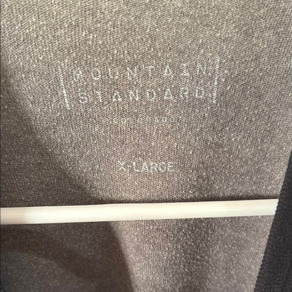 Men’s Mountain Standard Shirt, Size XL, Used - Picture 3 of 5